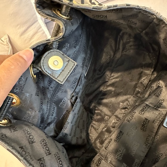 Michael Kors Signature Ring Bag -Black - Picture 5 of 8